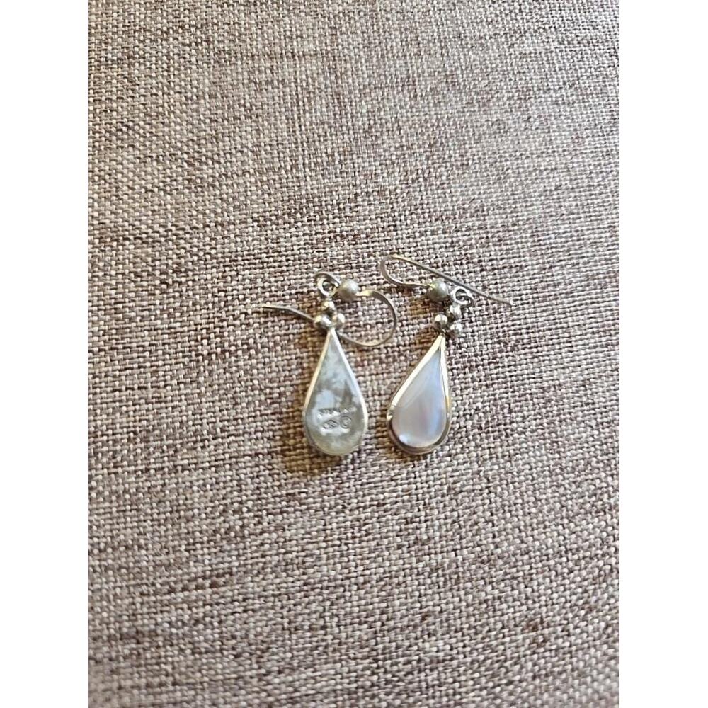 Sterling silver earring . Mother of pearl or moonstone.
